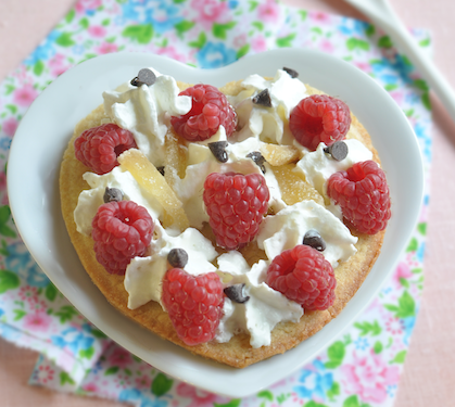 Recette de Coeurs croustillants aux framboises et crème fouettée au gingembre