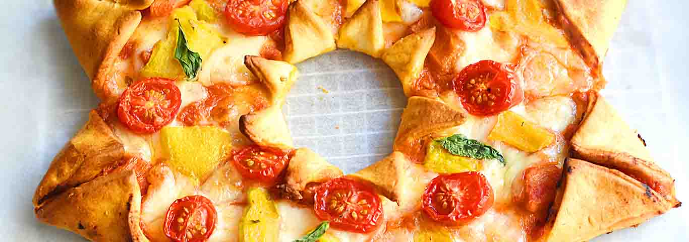 Recette de Pizza étoile tomates mozzarella et poivrons