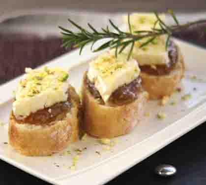 Recette de Bouchées de camembert au chutney de rhubarbe