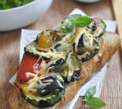 Recette de Bruschetta aux légumes grillés et Emmental