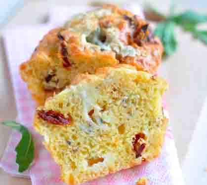 Recette de Mini-cake de tomates séchées et Roquefort