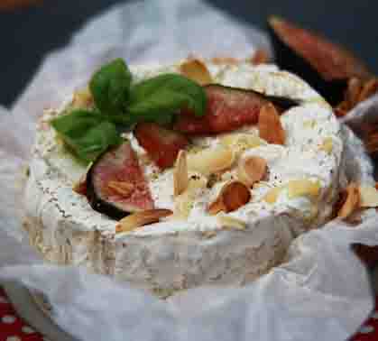 Recette de Camembert fondant aux figues et aux pignons