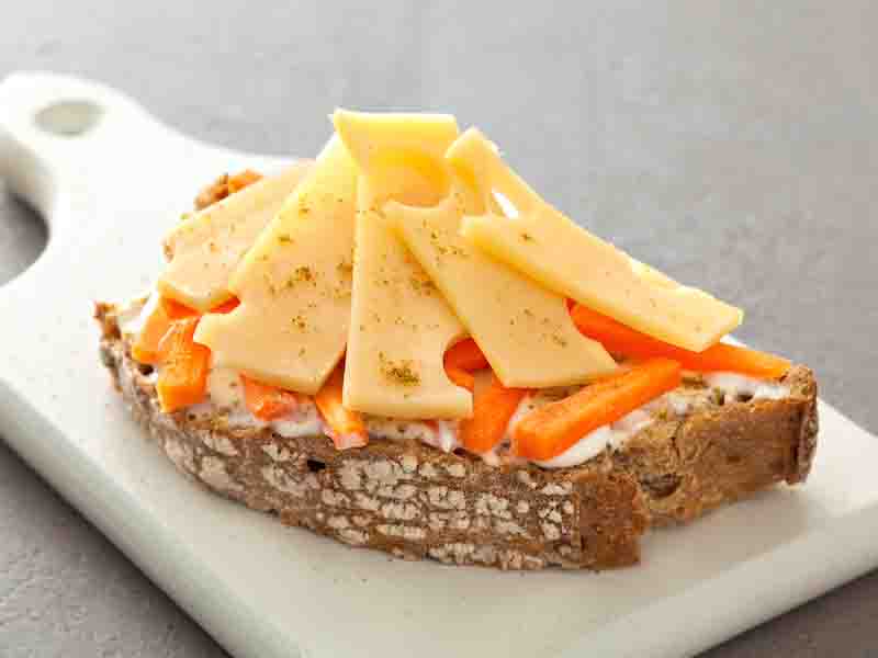 Recette de Tartine savoureuse aux carottes et à l’emmental