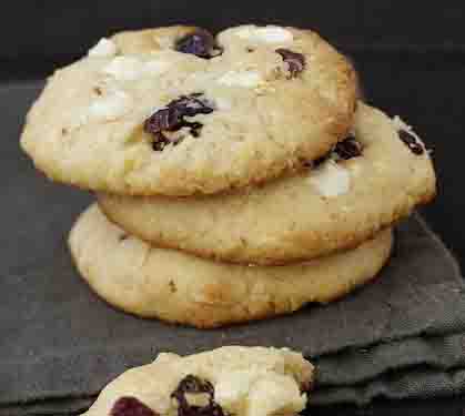 Recette de Cookies au chocolat blanc, coco et cranberries