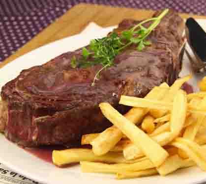 Recette de Côte de boeuf, sauce écarlate et frites de panais au beurre clarifié