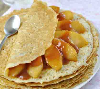 Recette de Crêpes à la confiture de lait et pommes fondantes