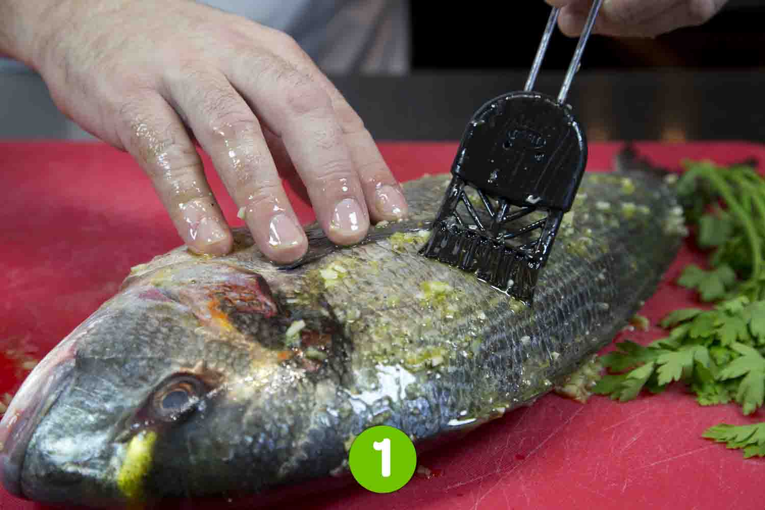 Recette de Dorade en croûte de sel, beurre au citron vert et aux câpres