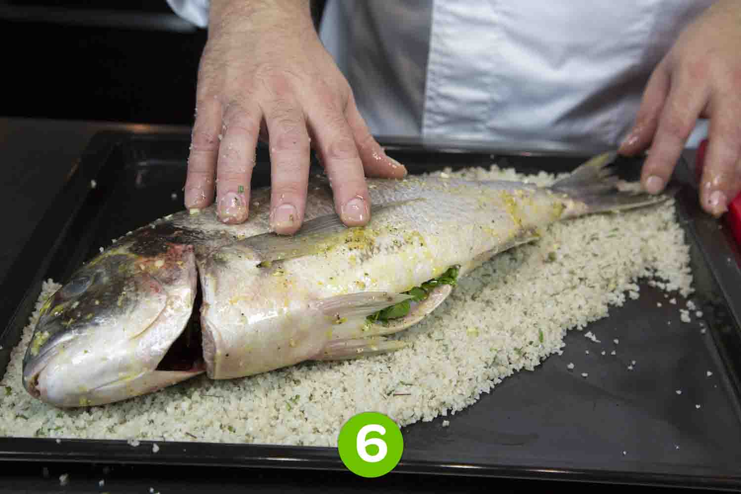 Recette de Dorade en croûte de sel, beurre au citron vert et aux câpres