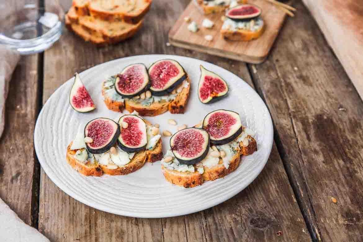 Recette de Tartine au Roquefort Société Petit Plaisir et aux figues