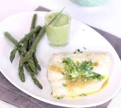 Recette de Lieu jaune et flan d'asperges en verrine, beurre de curry-ciboulette 