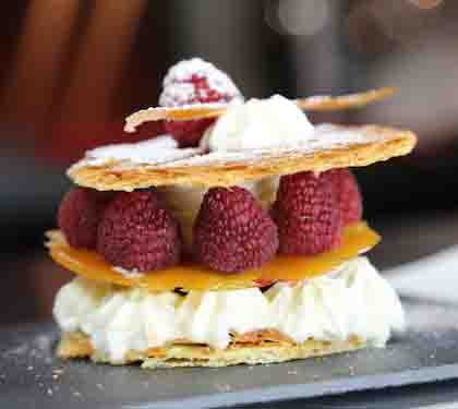 Recette de Mille et une feuilles au caramel et aux framboises