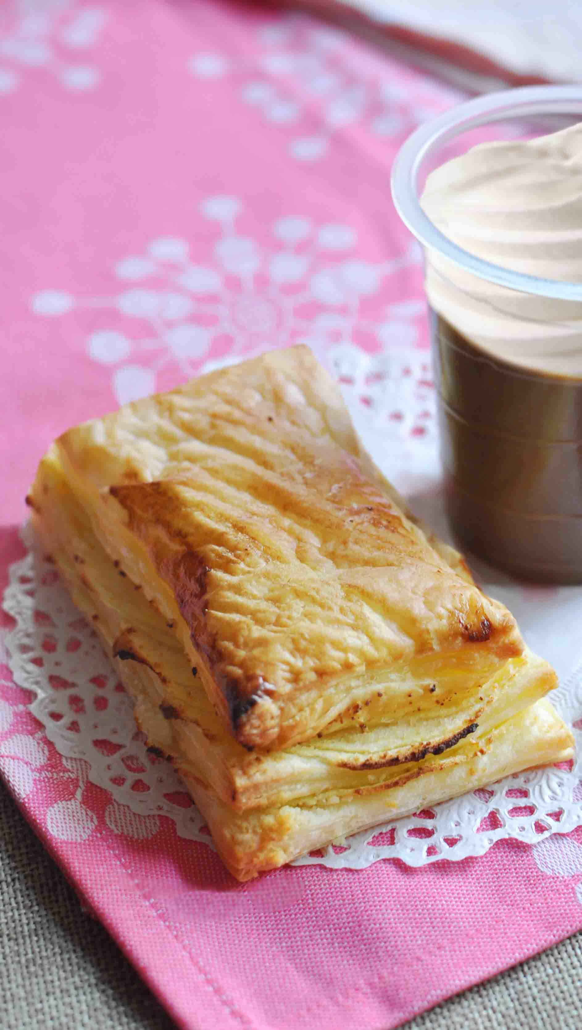 Recette de Mille-feuille aux pommes-amandes et son Viennois au chocolat 