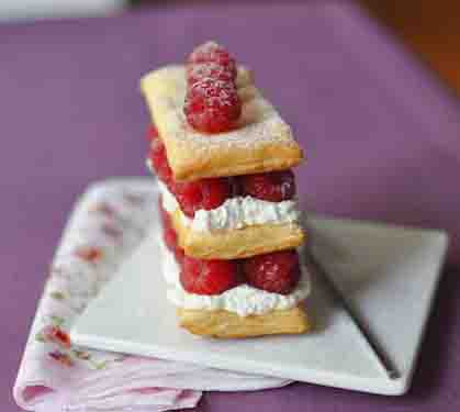 Recette de Millefeuilles de framboises, mousse à la crème légère Bridélice vanillée