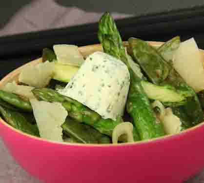 Recette de Poêlée d’asperges au parmesan et son beurre fondant aux herbes