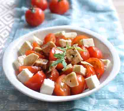 Recette de Salade de tomates à la méditerranéenne