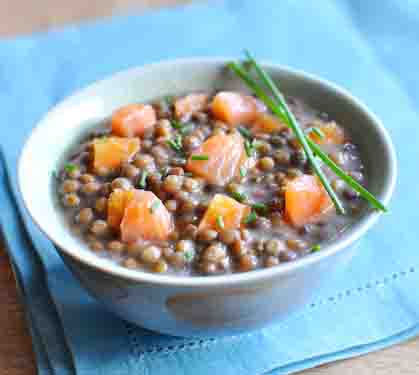 Recette de Salade tiède de lentilles crémées aux dés de saumon fumé