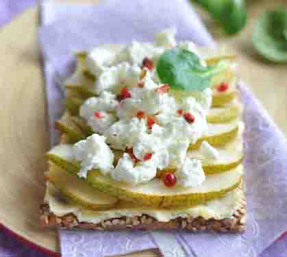 Recette de Tartines croustillantes aux poires et chèvre frais 