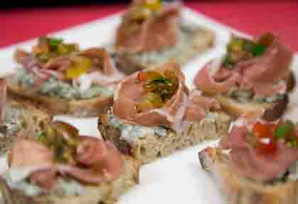 Recette de Tartines de roquefort praliné et chiffonnade de jambon