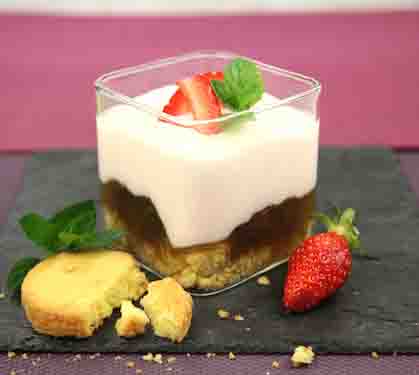 Recette de Trifle rhubarbe et yaourt La Laitière à la fraise 
