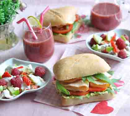 Recette de Ciabatta de dinde, tomate et crème de basilic