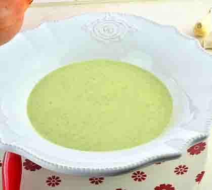 Recette de Velouté de courgettes au thym et à l'ail