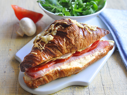 Recette de Croissants au jambon, oignons et champignons