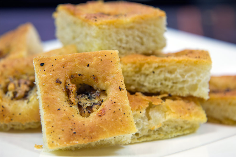 Recette de Focaccia au Roquefort et aux noix