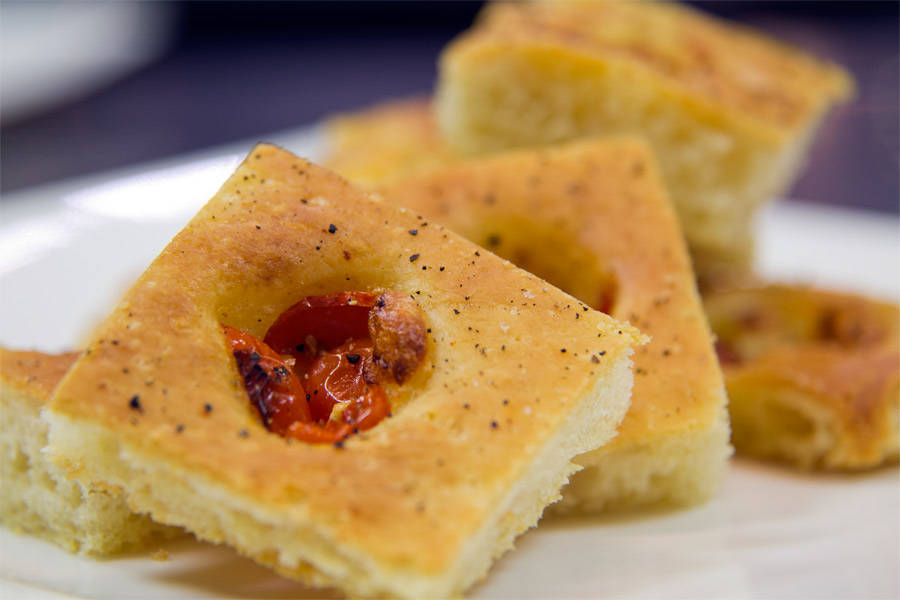 Recette de Focaccia au fromage de chèvre et tomates