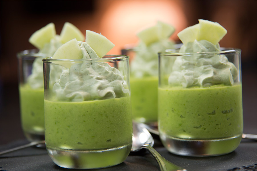 Gaspacho de petits pois, chantilly au thé matcha