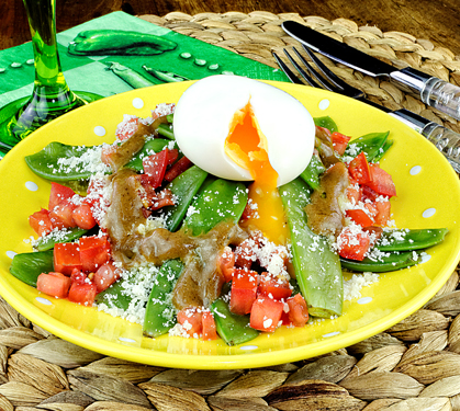 Recette de Salade tiède de pois gourmands au parmesan