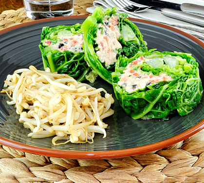 Recette de Chou vert au coeur de crabe, salade de soja frais