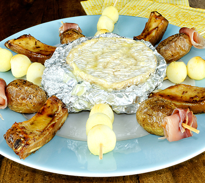 Recette de Camembert au barbecue, brochettes et travers de porc