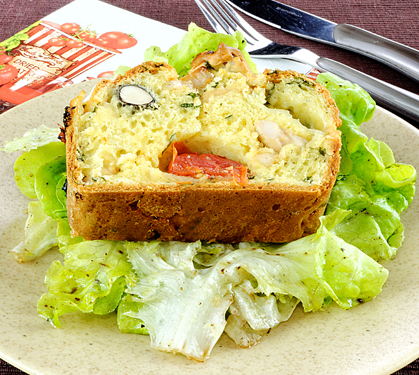 Recette de Cake au poulet, tomates cerises et noisettes