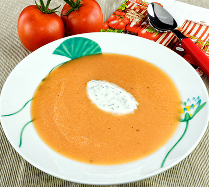Recette de Gaspacho de tomates, yaourt aux herbes