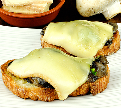 Recette de Pain grillé, champignons à la raclette