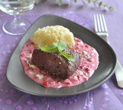 Recette de Pavé de biche aux airelles et roquefort