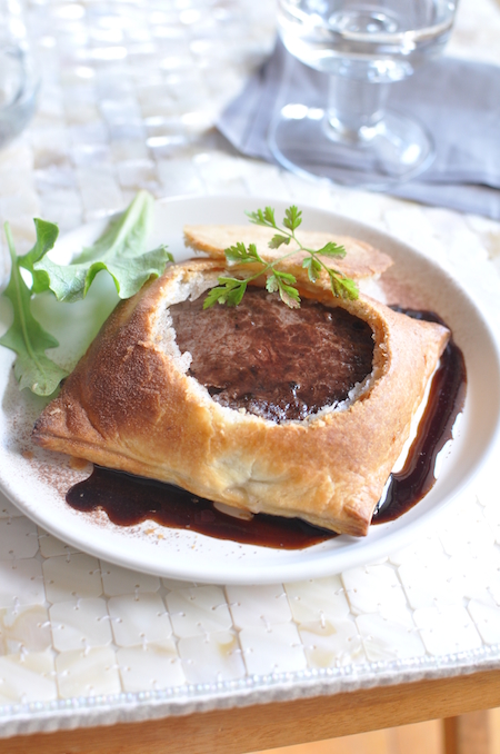 Recette de Tournedos d'autruche en croûte, sauce cacao