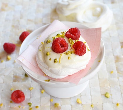 Recette de Pavlovas citron, framboises et pistache