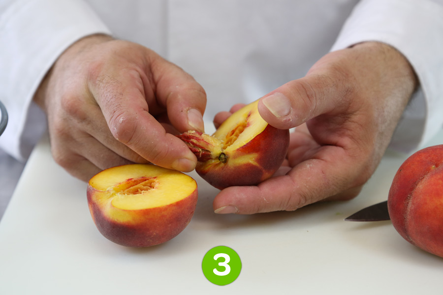 Recette de Pêches gratinées aux amandes