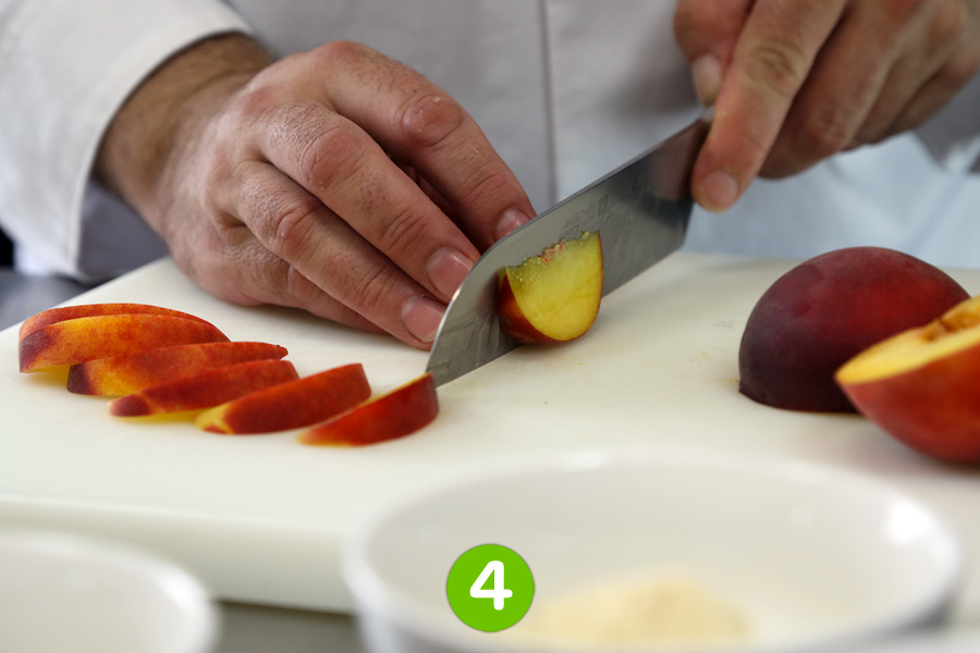 Recette de Pêches gratinées aux amandes