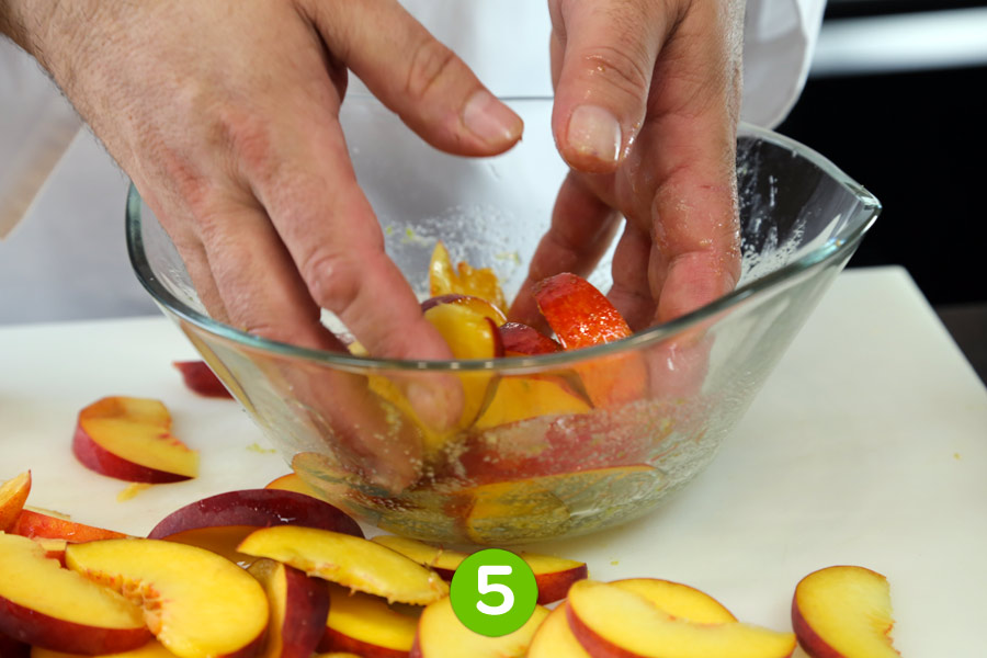 Recette de Pêches gratinées aux amandes