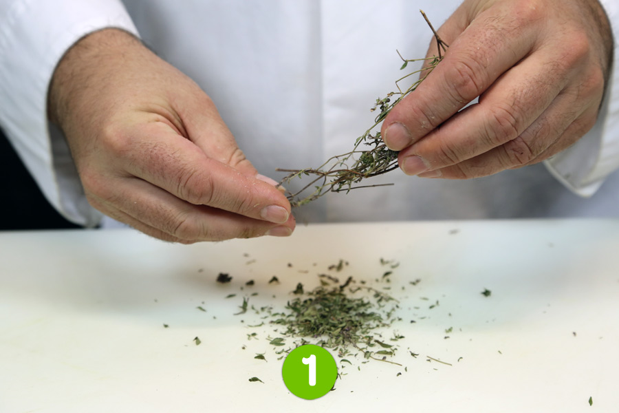 Recette de Poulet au beurre d'herbes et pommes grenaille