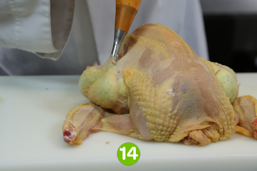 Recette de Poulet au beurre d'herbes et pommes grenaille