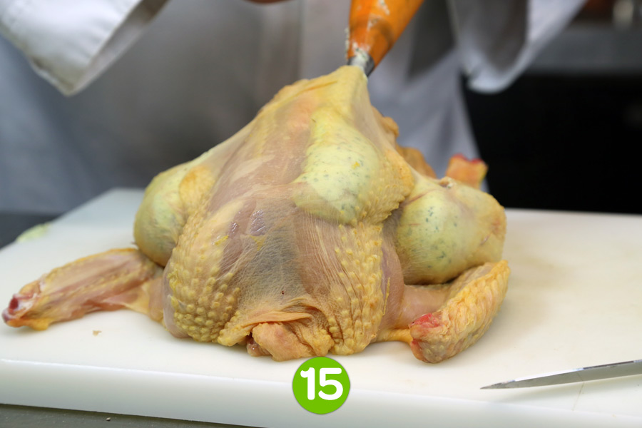 Recette de Poulet au beurre d'herbes et pommes grenaille