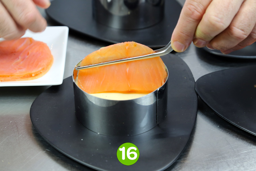 Recette de Saumon fumé au pamplemousse et concassée d’avocat à la coriandre