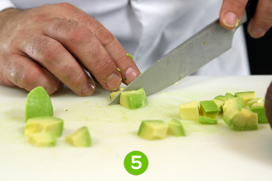 Recette de Saumon fumé au pamplemousse et concassée d’avocat à la coriandre
