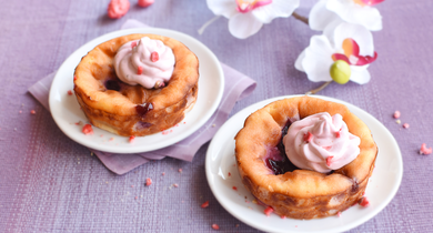 Clafoutis aux cerises et sa chantilly aux éclats de pralines