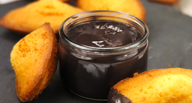 Fondue au chocolat et ses mini-madeleines natures