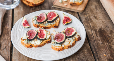 Tartine au Roquefort AOP Société Petit Plaisir et aux figues