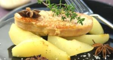 Foie gras poêlé aux poires pochées parfumées